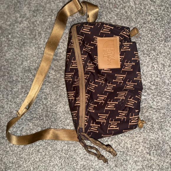 The North Face Black and Tan Belt Bag - Picture 3 of 5